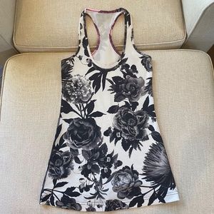 Lululemon Cool Racerback Size 6 in Brisk Bloom Black White Floral Print